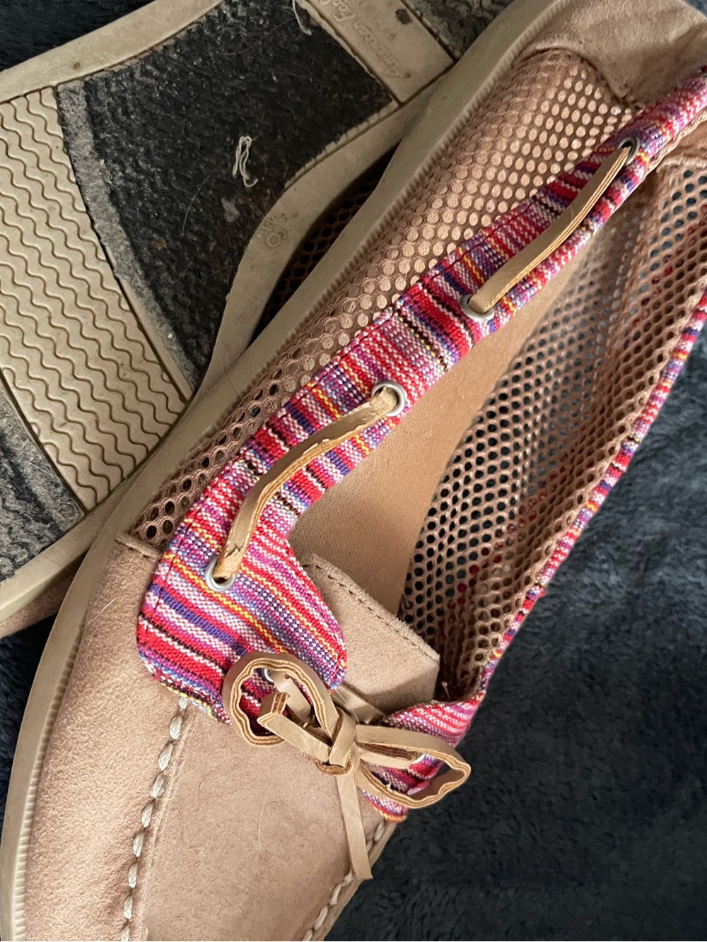 American Eagle Women’s Neutral Tan Moccasin with Pink Stripe Trim size 9